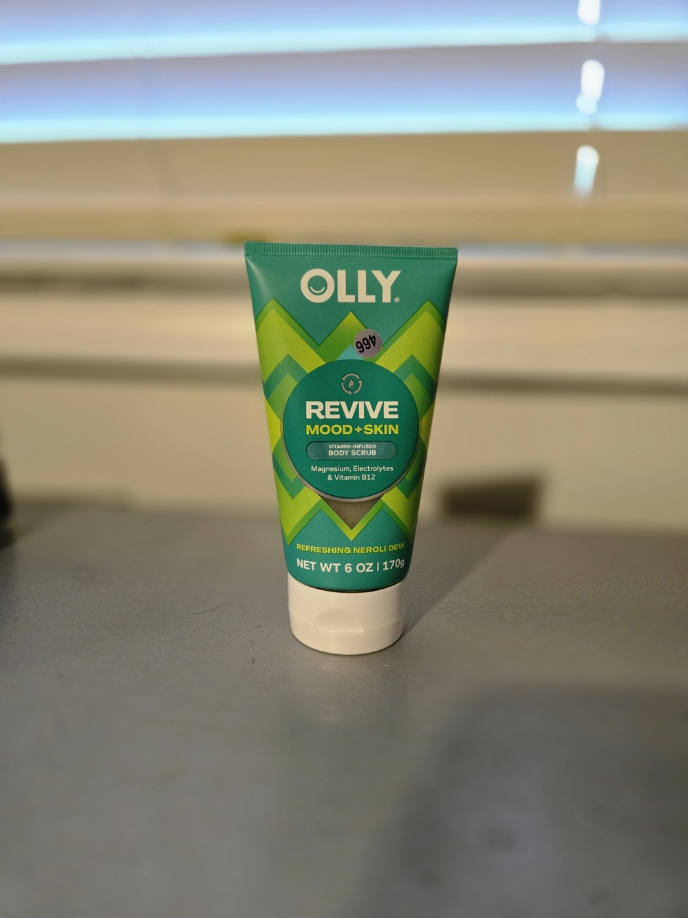 OLLY Revive Mood + Skin Body Scrub - Green